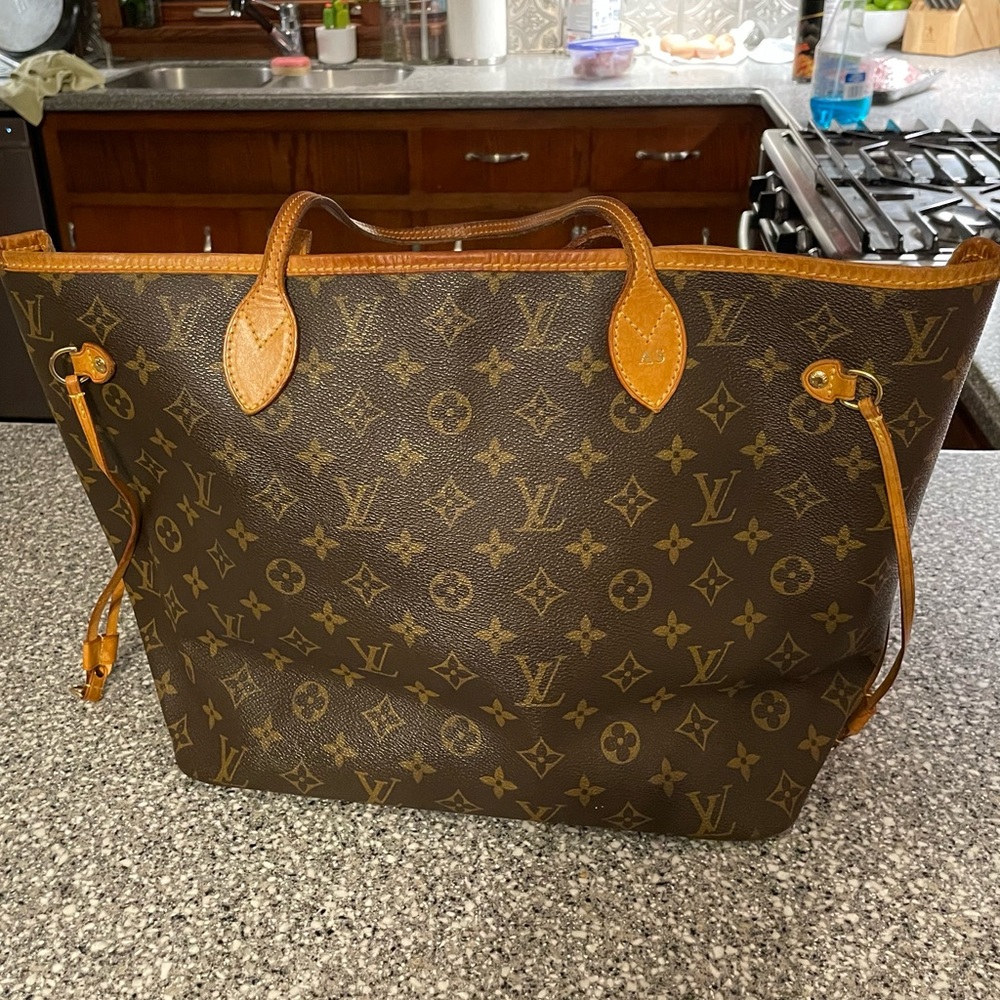 Authentic Louis Vuitton Neverfull MM